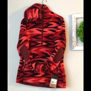 BRAND NEW • North Face Campshire sweater